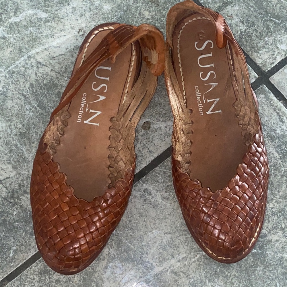 Sandals size 4